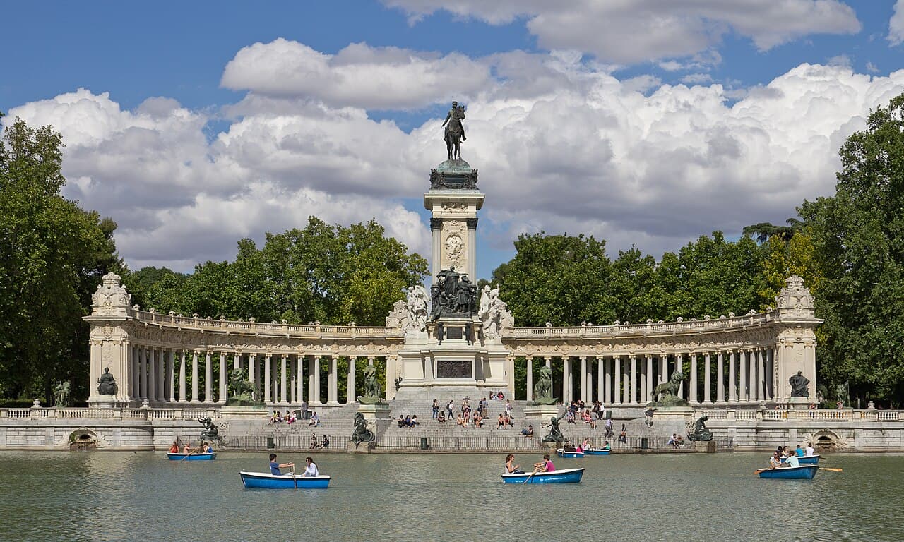The lake and colonnade in Madrid's Retiro Park
