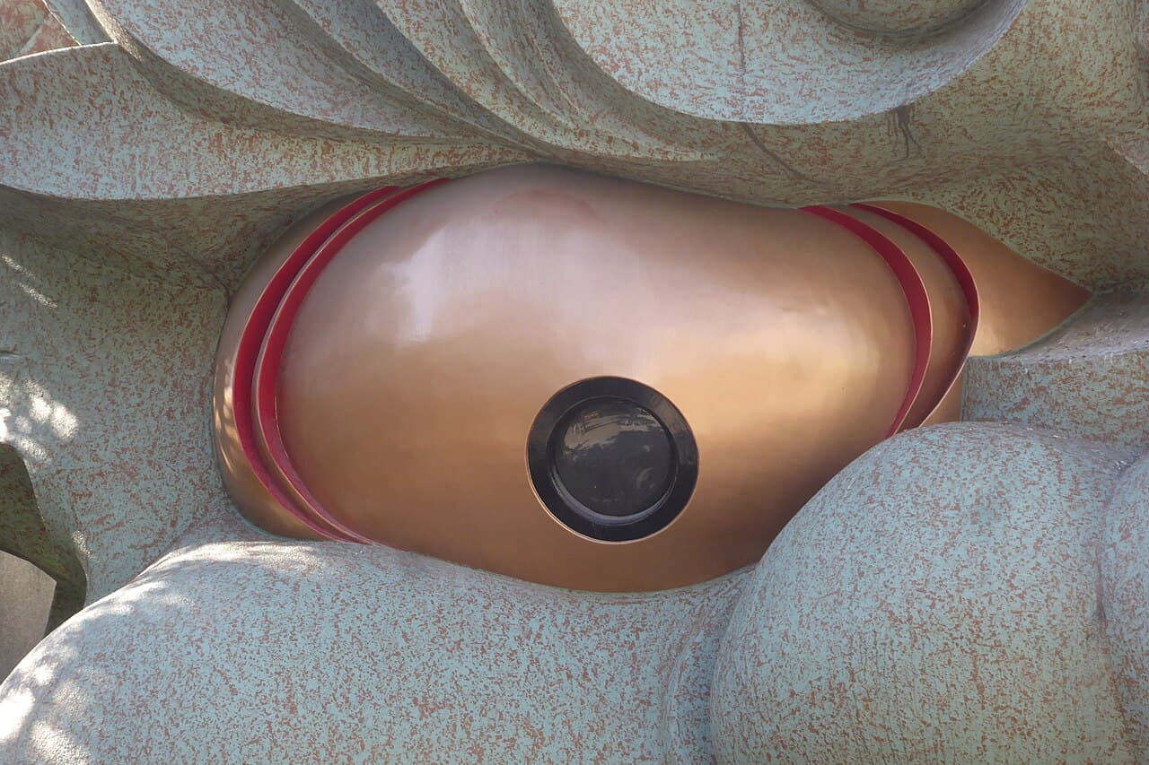 The giant lion's head at Namba Yasaka Shrine, Osaka