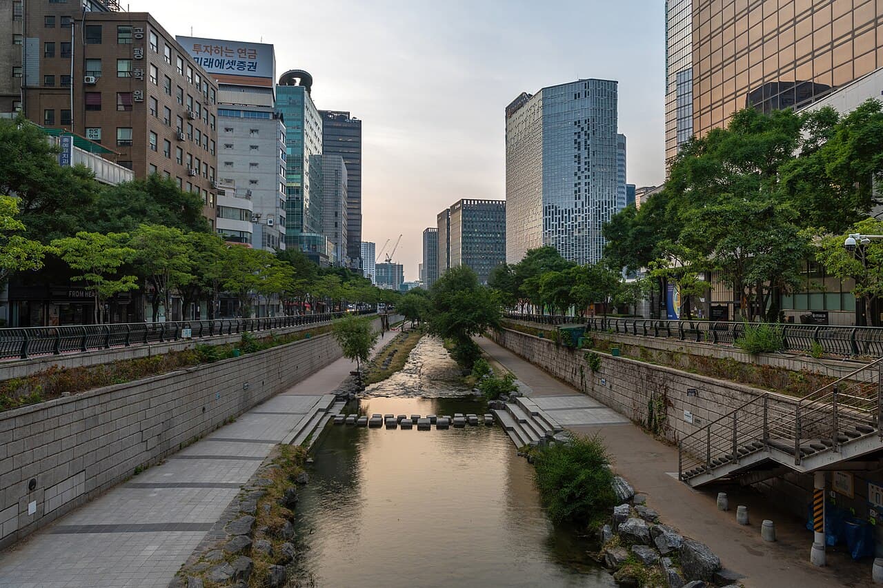 Cheonggyecheon stream through downtown Seoul