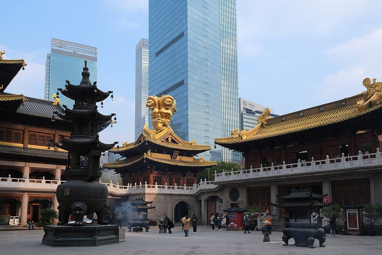 Jing'an Temple among the towers, Shanghai