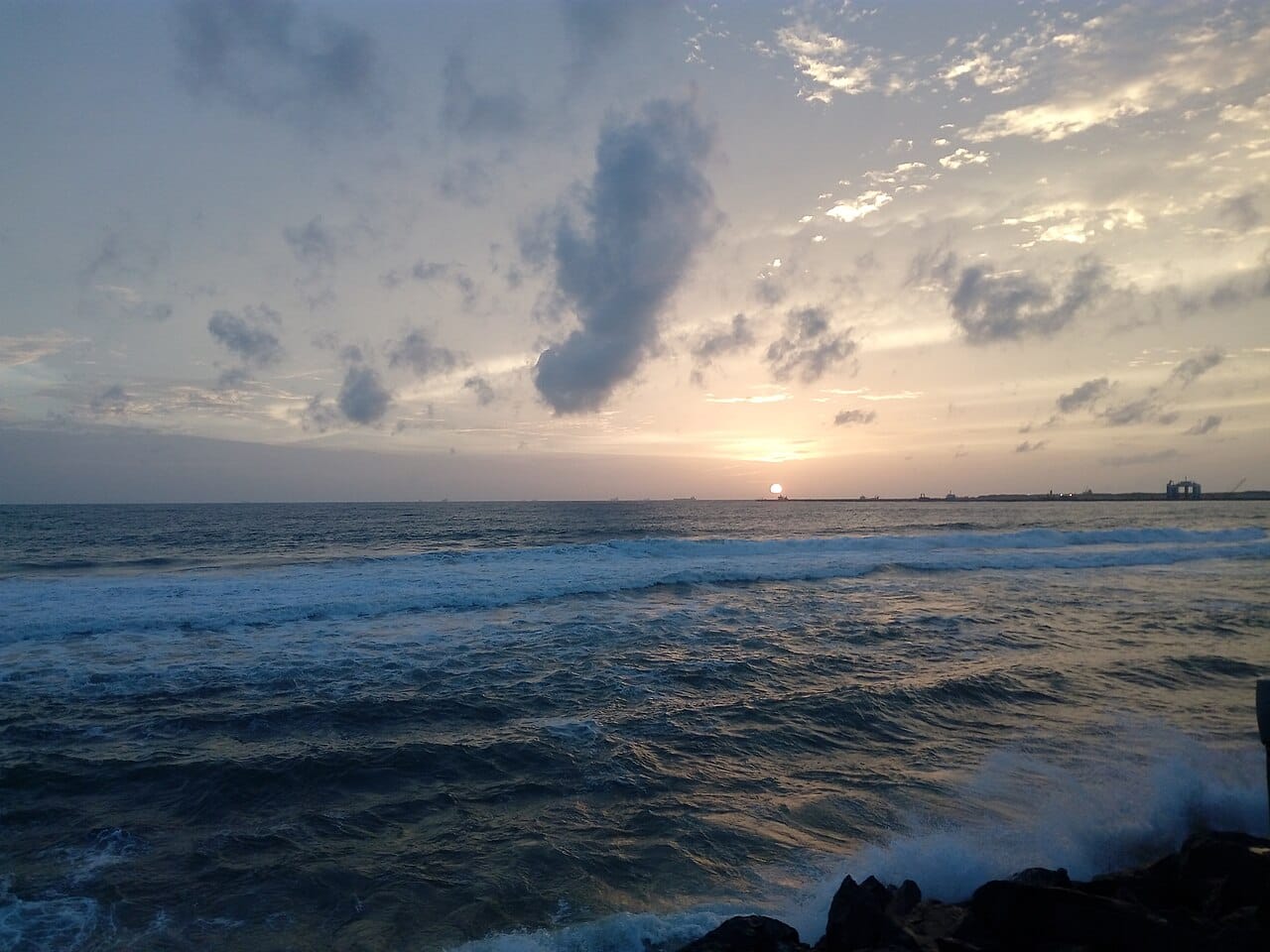 The coastal train, Colombo