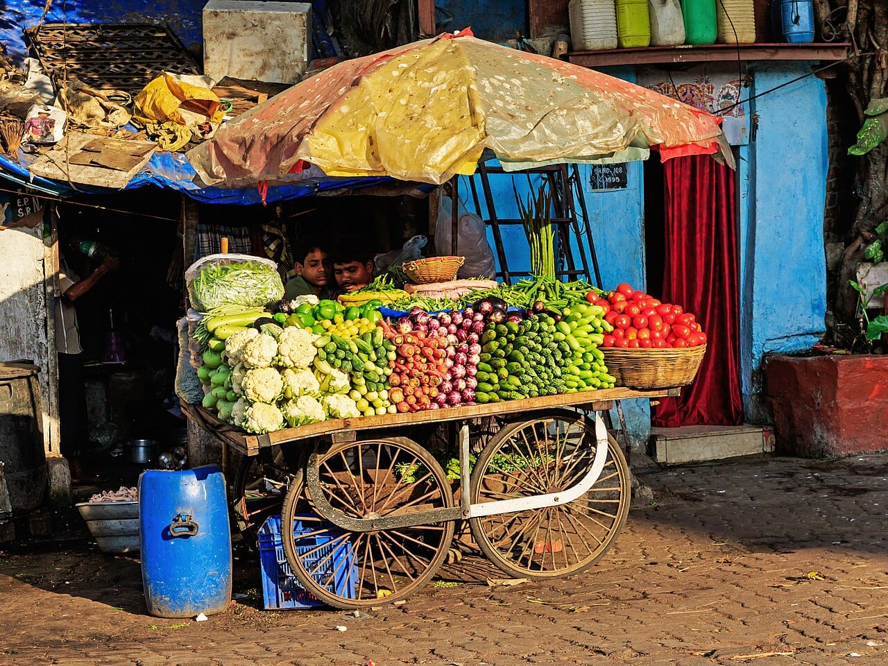 Mumbai street food, vada pav
