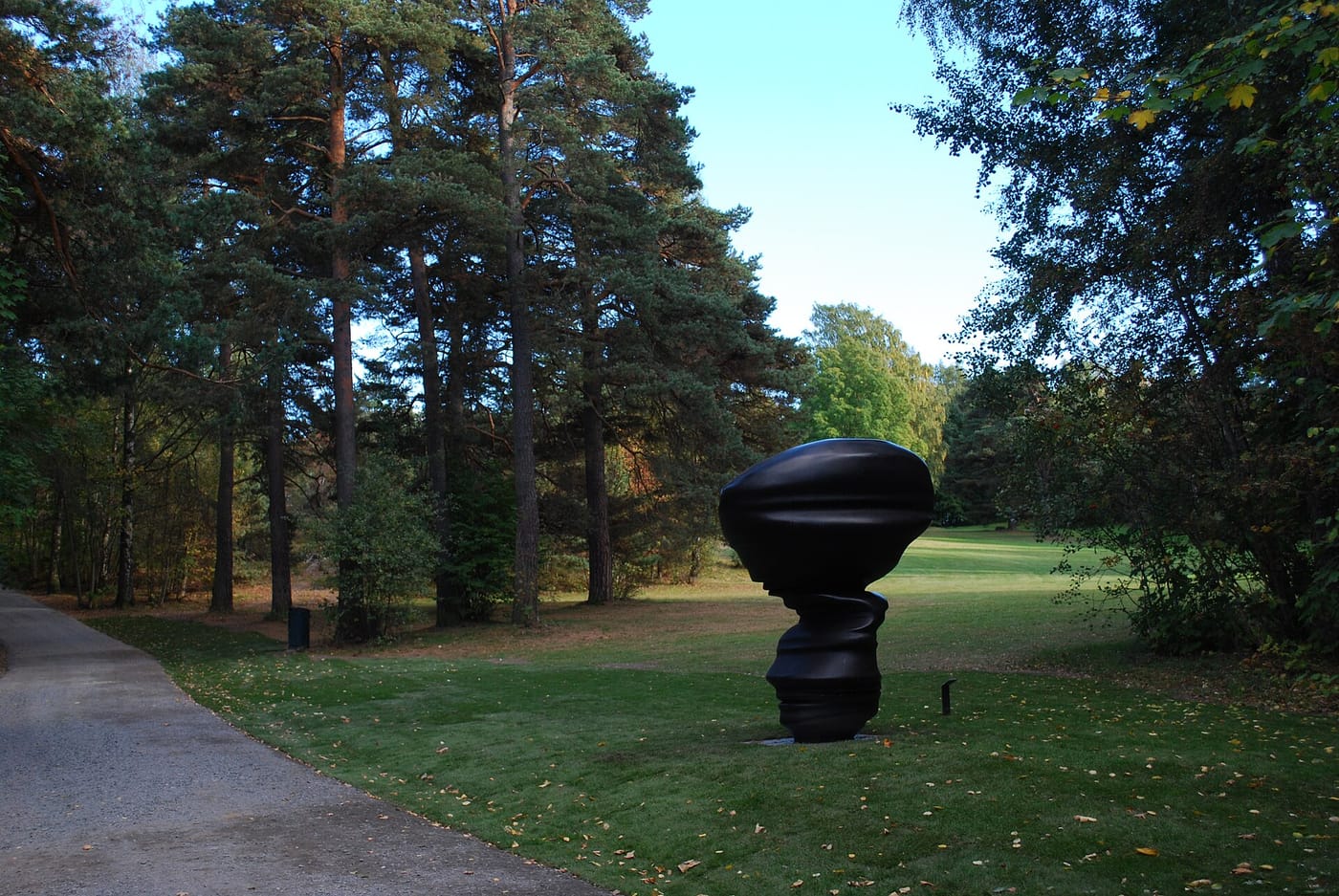 A sculpture and city view in Ekebergparken above Oslo