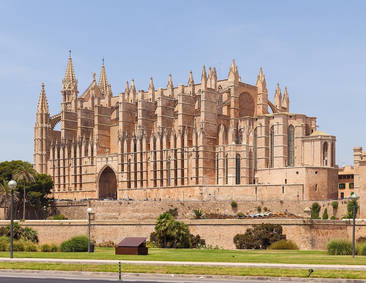 Palma — Mallorca's elegant island capital — cathedral, coves and mountains