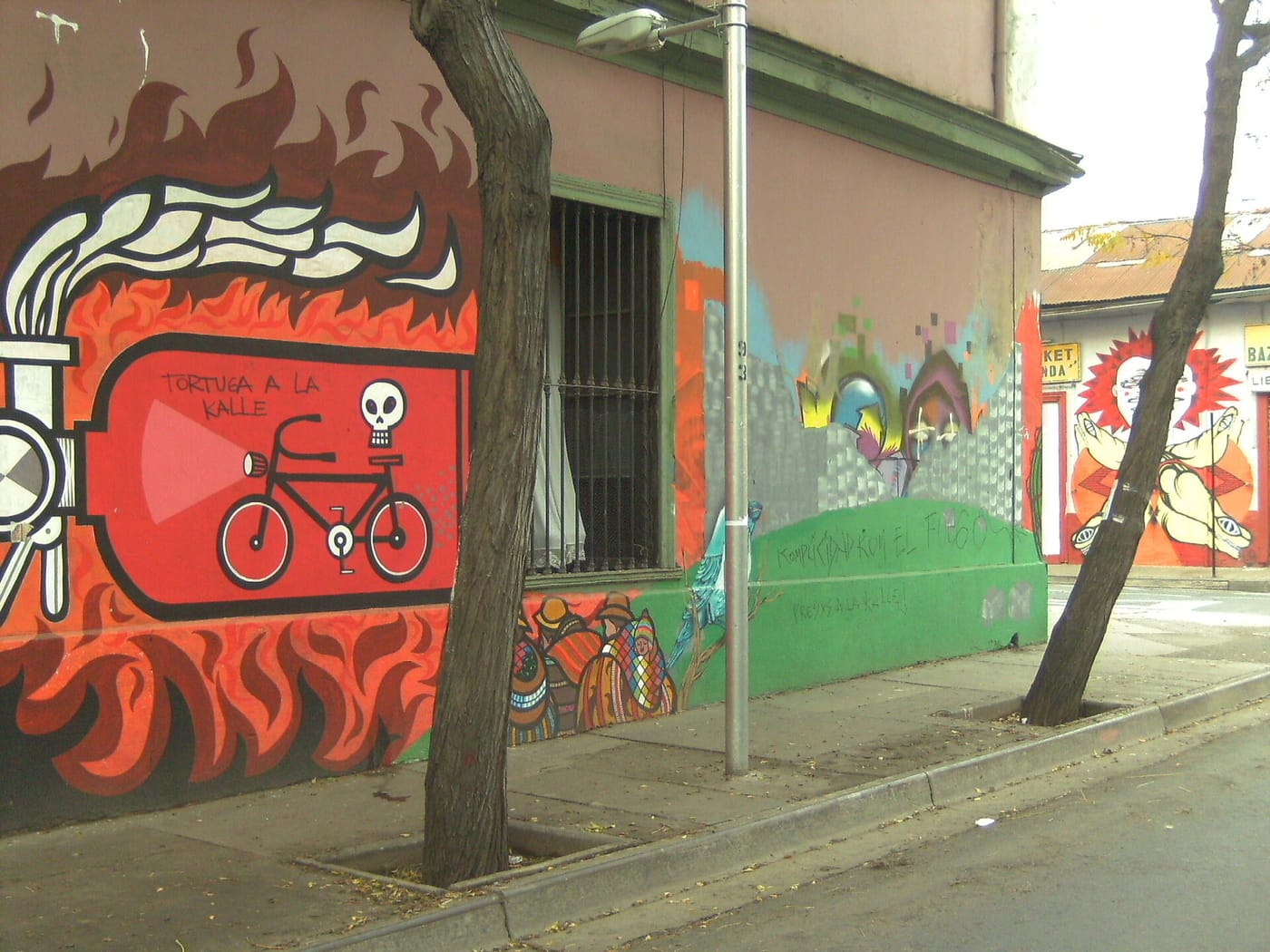 Street murals in the Barrio Yungay district of Santiago